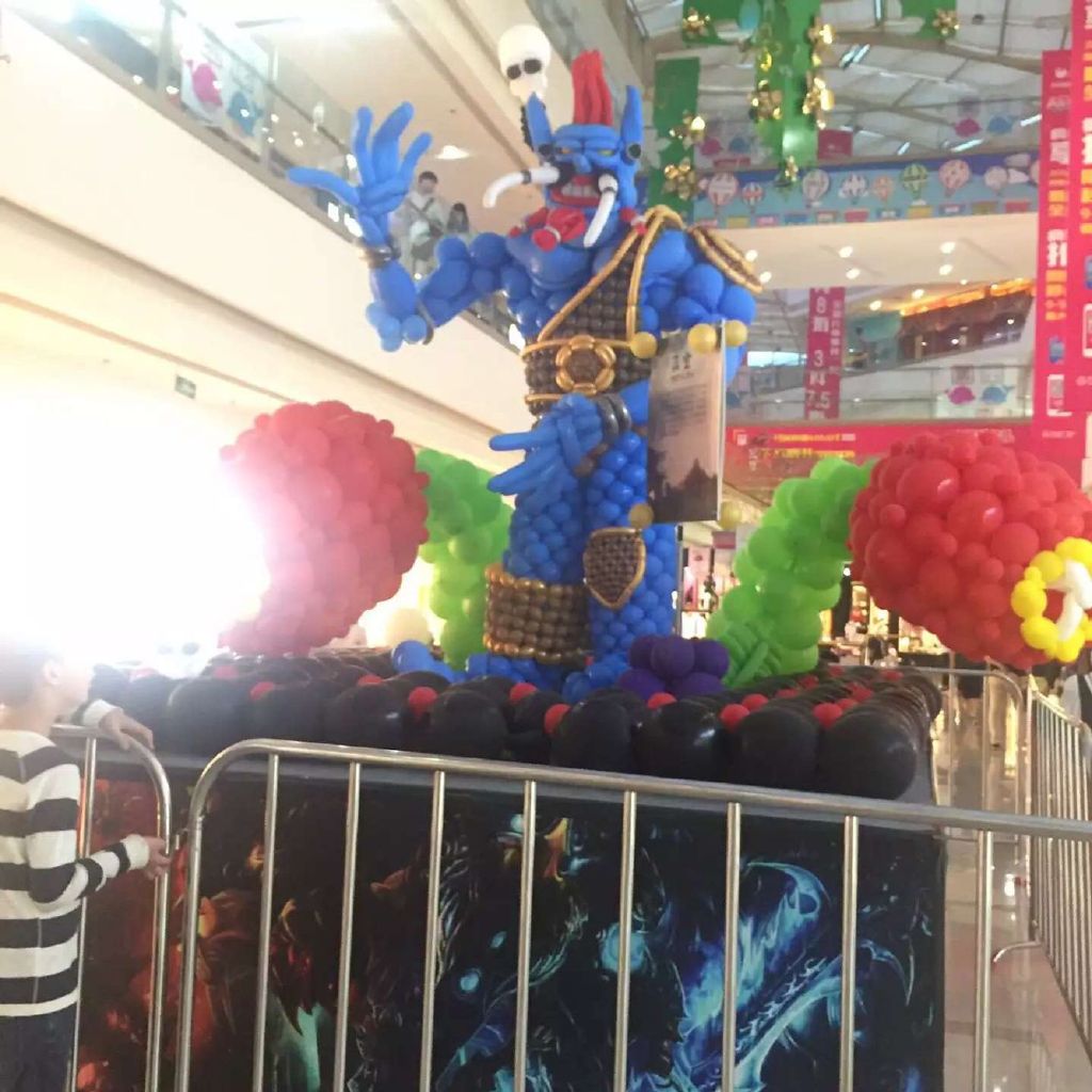 各种奇葩的造型！魔兽世界人物气球展览